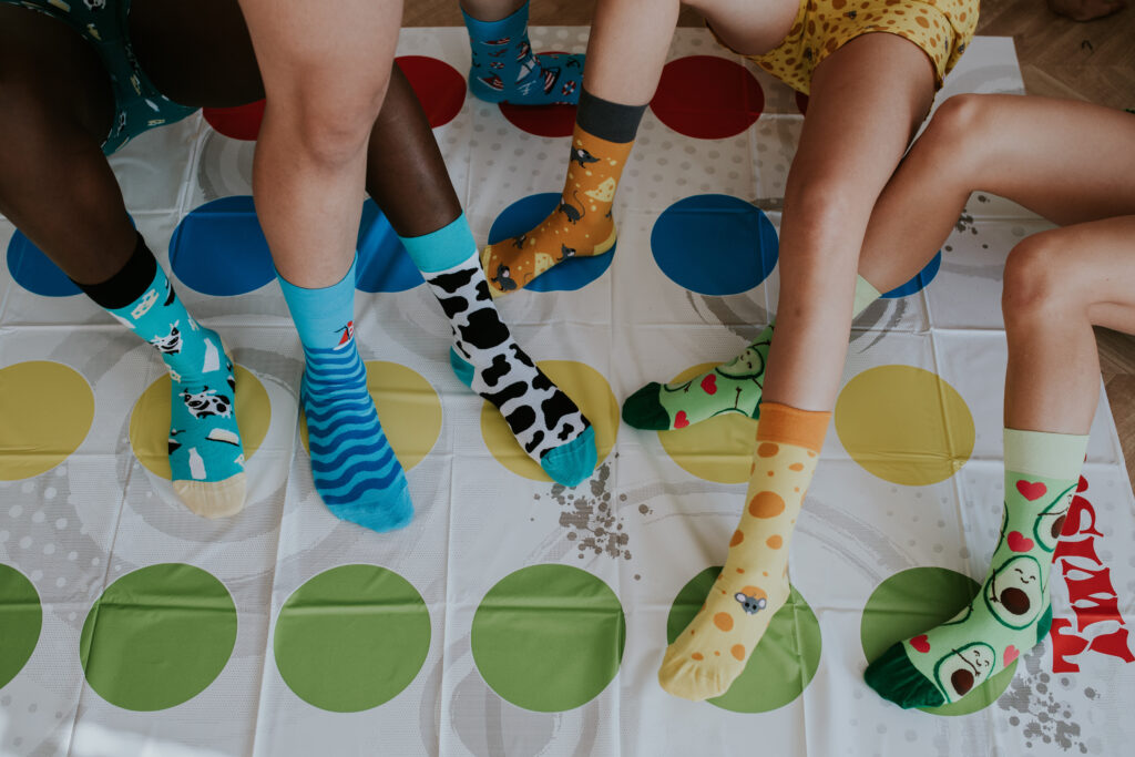 Bunte Socken zum Welt-Down-Syndrom-Tag